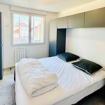 Nouvel Vague - Au Pied De La