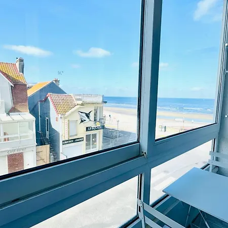Nouvel Vague - Au Pied De La Apartment