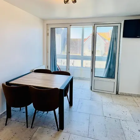 Nouvel Vague - Au Pied De La Lejlighed *