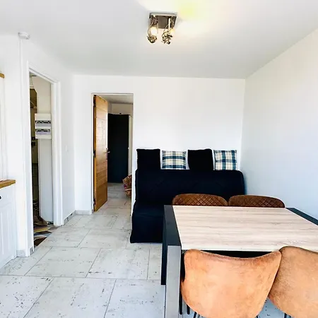 Nouvel Vague - Au Pied De La